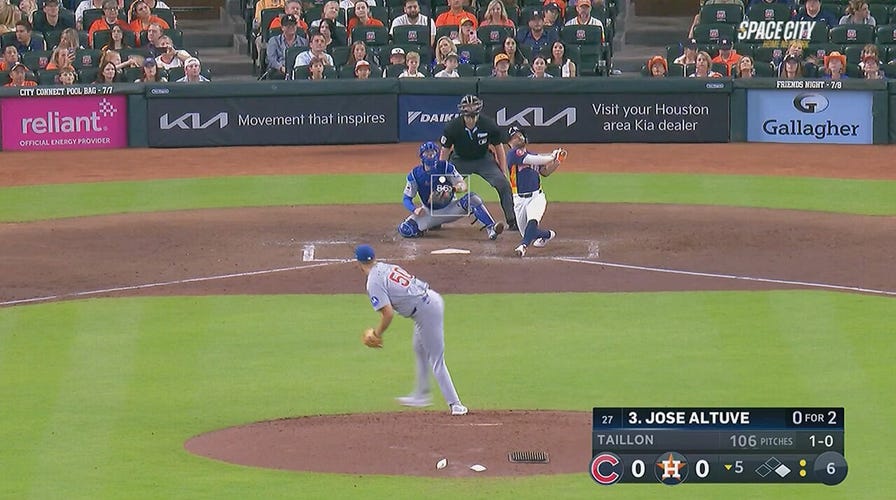 Astros' Jose Altuve hits a two-run home run vs. Cubs