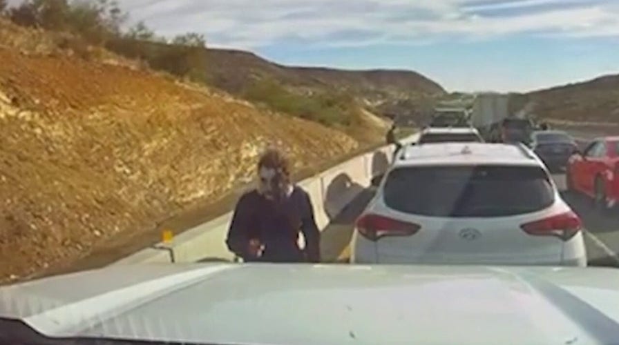 Man dressed up as Michael Myers from 'Halloween' scares Arizona drivers: video