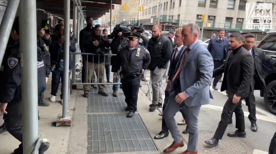 Daniel Penny arrives at a Manhattan courthouse 