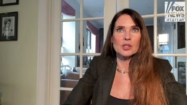 Carol Alt is excited to spend Thanksgiving with her sister