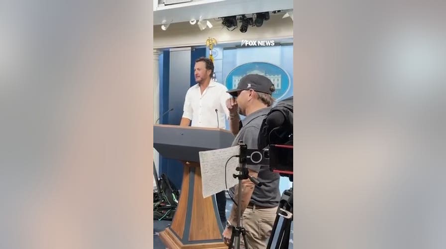 Luke Bryan, Jason Aldean take over White House briefing room