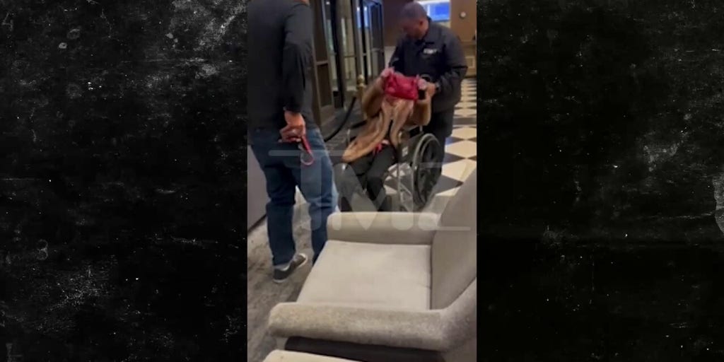 Tara Reid seen slurring words, taken away on stretcher