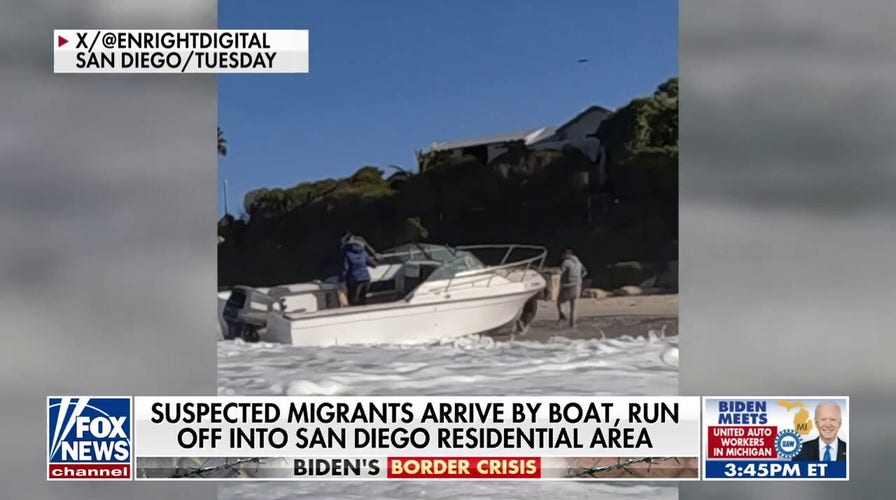 Speed boat appears to pull up to San Diego shore and drop off group of migrants