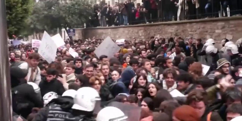 Students clash with police over detention of Istanbul mayor