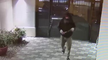 WATCH: Man follows UC Berkeley student, scales locked apartment gate