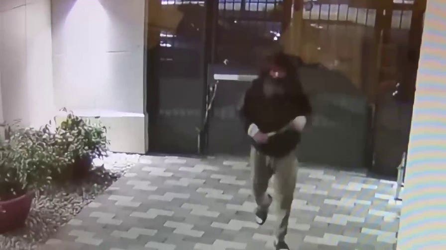 WATCH: Man follows UC Berkeley student, scales locked apartment gate