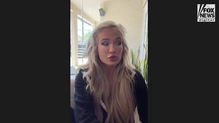 La estrella de la lucha libre profesional Scarlett Bordeaux comparte un consejo de seguridad para sus compañeras luchadoras