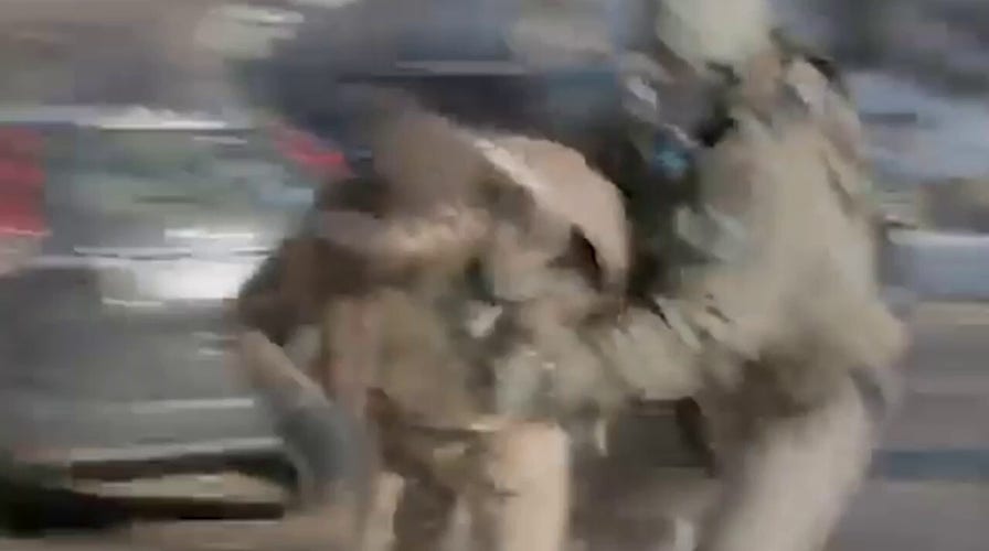 Video appears to show Alex Pretti in violent confrontation with feds days before shooting