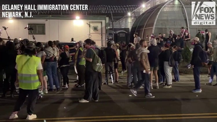 Delaney Hall protesters control traffic as police nowhere to be seen