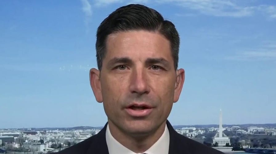 <a data-cke-saved-href="https://www.foxnews.com/shows/americas-newsroom" target="_blank" href="https://www.foxnews.com/shows/americas-newsroom">Democratic congressman suggests pro-Trump National Guardsmen could harm Biden</a>