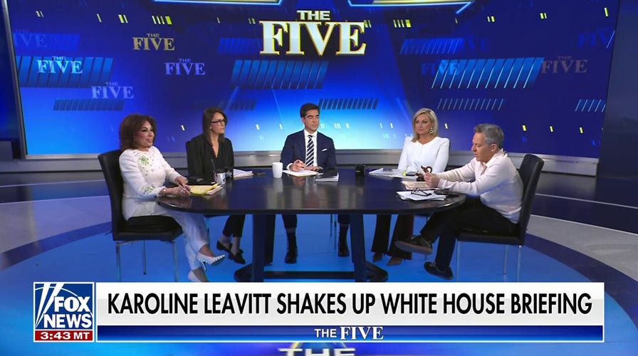 Karoline Leavitt proves she's no 'binder' in first White House press briefing