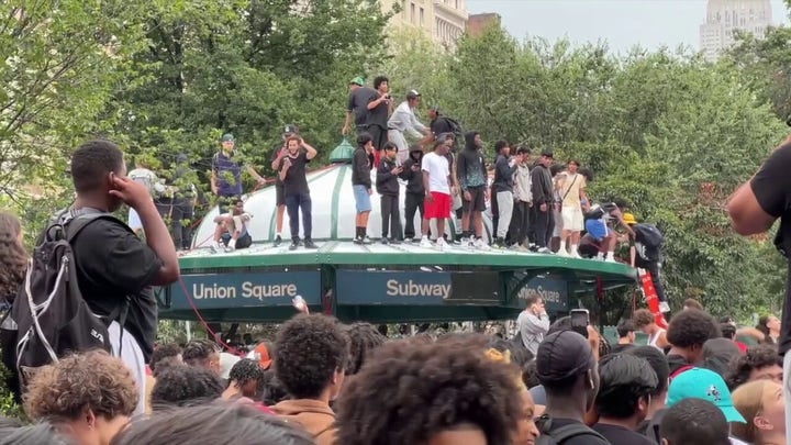 Chaos erupts in Union Square during Twitch streamer's giveaway 