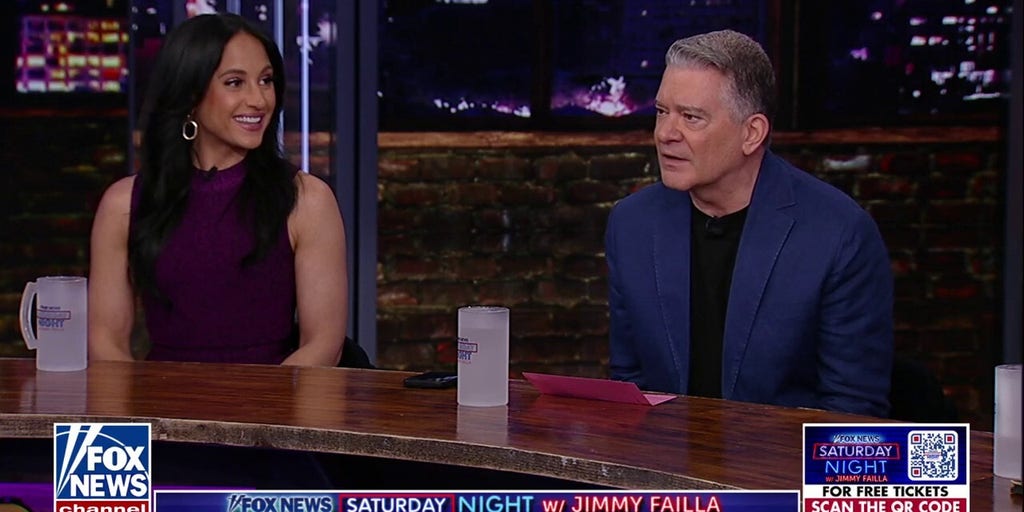 Paul Mauro Does Some Fashion Police Work On 'Fox News Saturday Night'