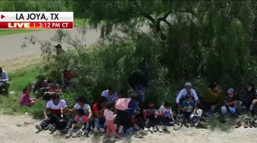 Migrants await capture at border, no agents to be found
