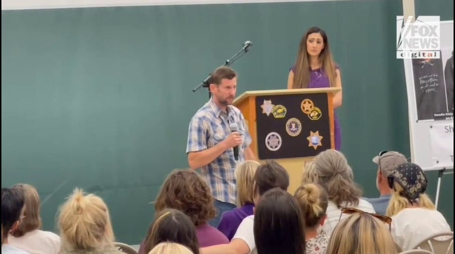 Missing Kiely Rodni's dad speaks during a town amid search for daughter