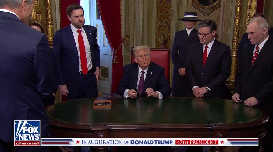 El presidente Trump califica de "desafortunado" el indulto de última hora Biden en la ceremonia de firma
