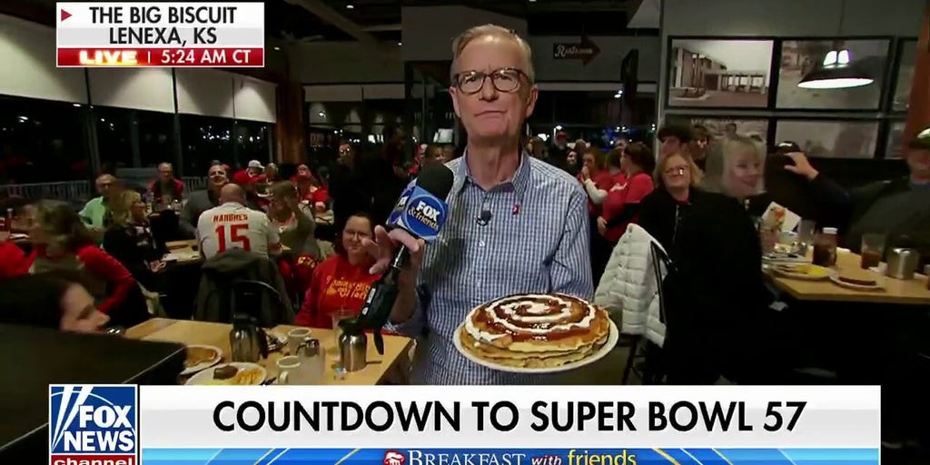 Steve doocy shares kansas restaurant s cinnamon roll pancakes fox