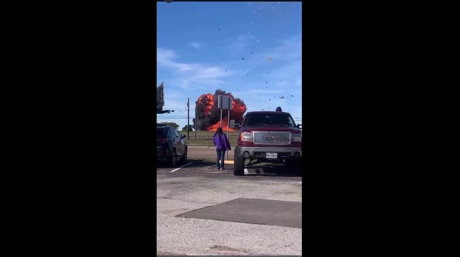 GRAPHIC VIDEO: Planes collide, burst into flames during air show at Dallas Executive Airport