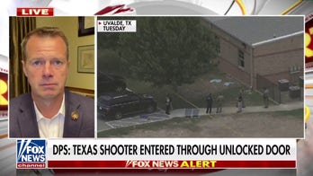 Former homicide detective urges caution amid outrage at police response to Texas school shooting