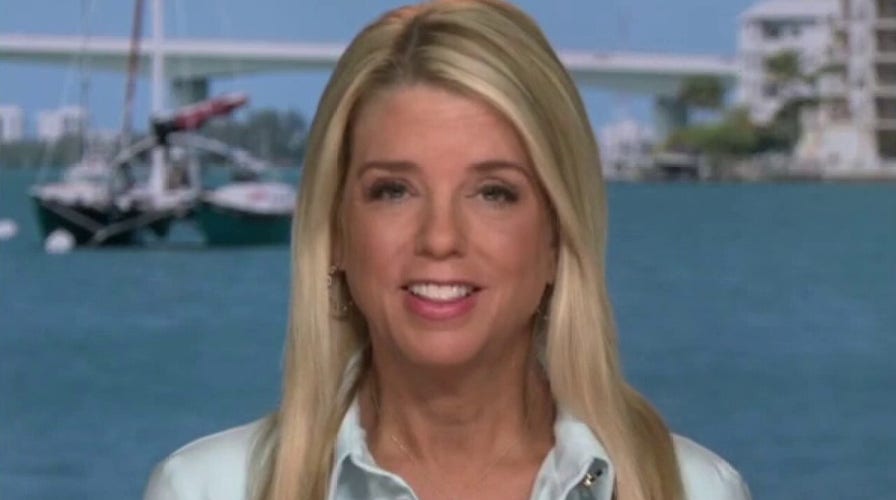 Pam Bondi reacts to judges appearing skeptical of DOJ dismissing Flynn case