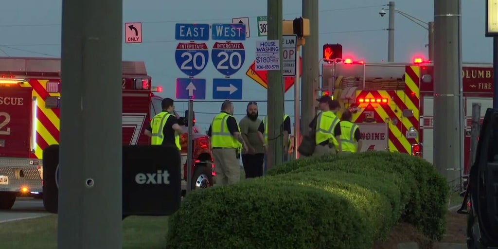 2 officers shot, 1 dead in Georgia traffic stop shooting