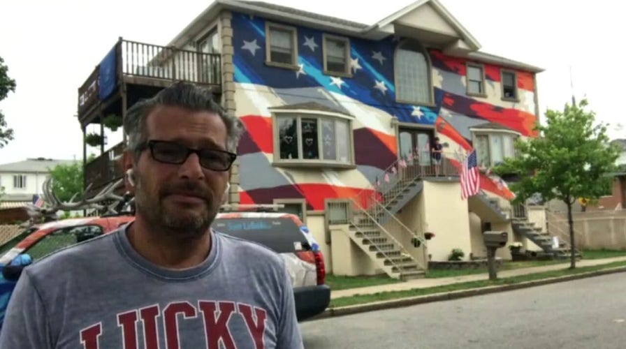 New York artist celebrates 25 years of patriotic homes