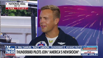 Thunderbirds fly 18 inches apart at 450 mph: Thunderbird pilot