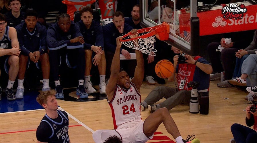St. John's Oziyah Sellers lobs it up to Zuby Ejiofor for alley-oop slam vs. Villanova