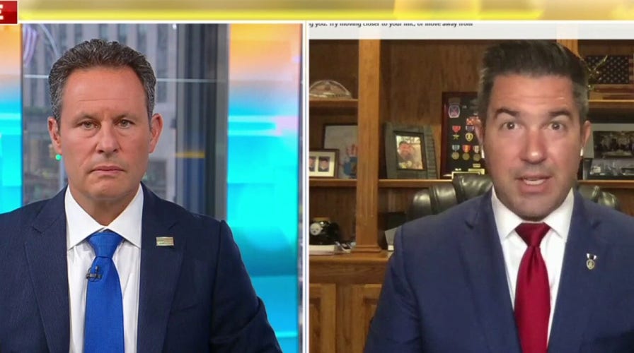  Army general lashes out at conservatives on Twitter