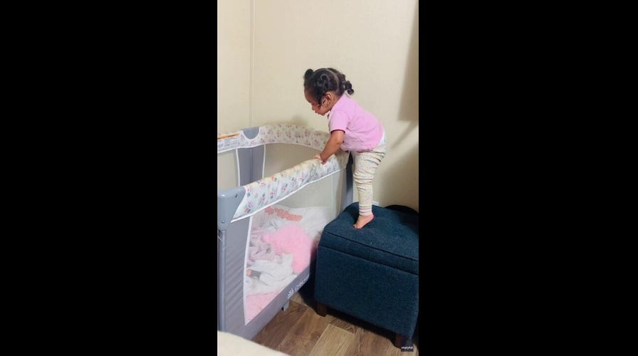 Toddler puts herself to bed when it's time for 'night-night'