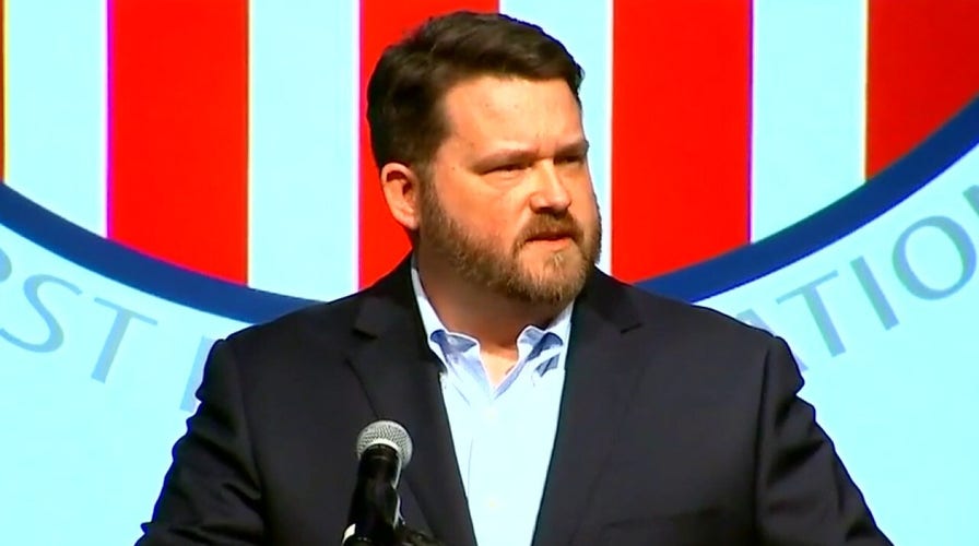 Iowa Democratic Party chief resigns amid caucus failure