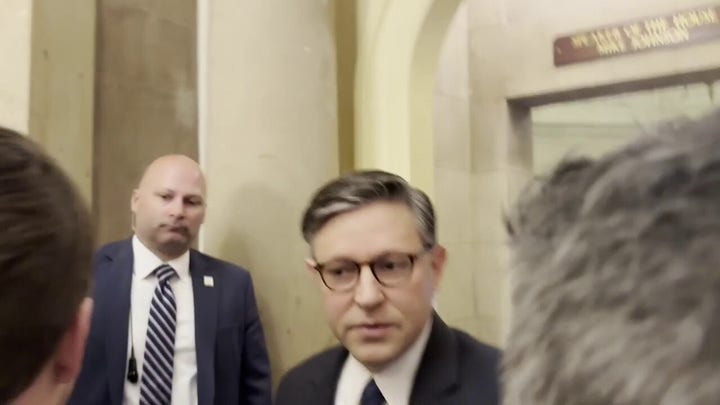 El presidente de la Cámara de Representantes, Mike , se pronuncia sobre la amenaza de expulsión que se cierne sobre la diputada Sheila Cherfilus-McCormick, acusada de delitos