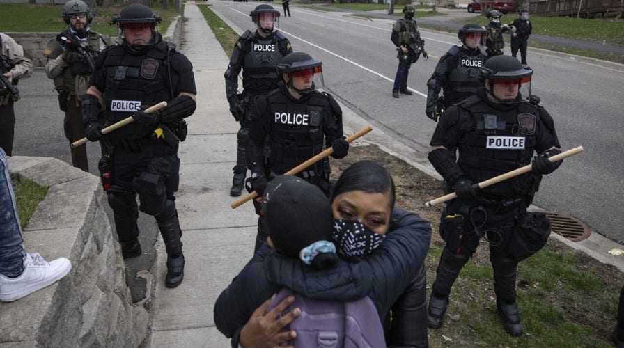 Minnesota officer meant to draw Taser, not gun: police