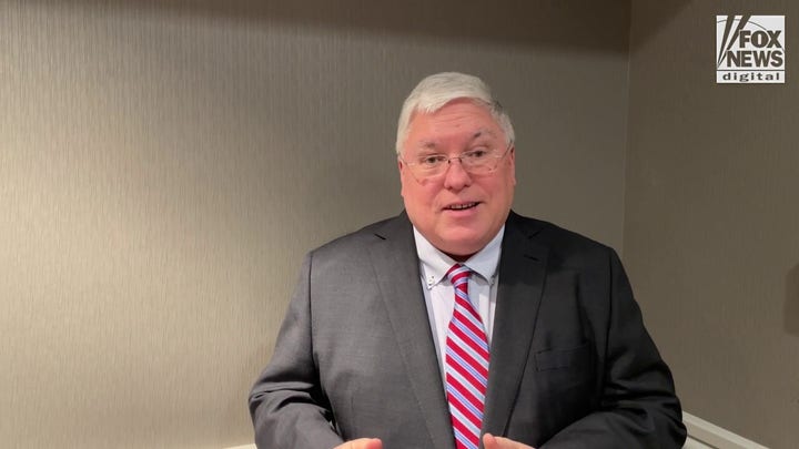 Patrick gobernador GOP de WV Patrick Morrisey, habla de energía, de trabajar con Trump, en la NGA