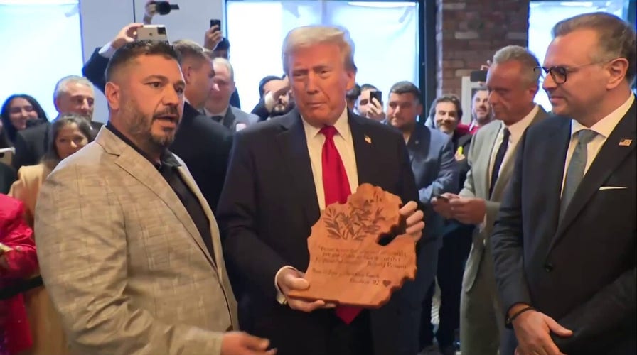 Trump hace un llamamiento a la comunidad árabe-estadounidense en un estado disputado: Queremos que haya paz en la Tierra