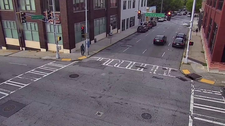 Atlanta detective stops stranger from assaulting victim
