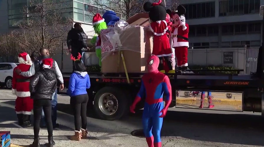 Superheroes surprise Chicago boy for Christmas