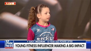 La joven levantadora de pesas Lucy Milgrim anima a los niños a hacer ejercicio