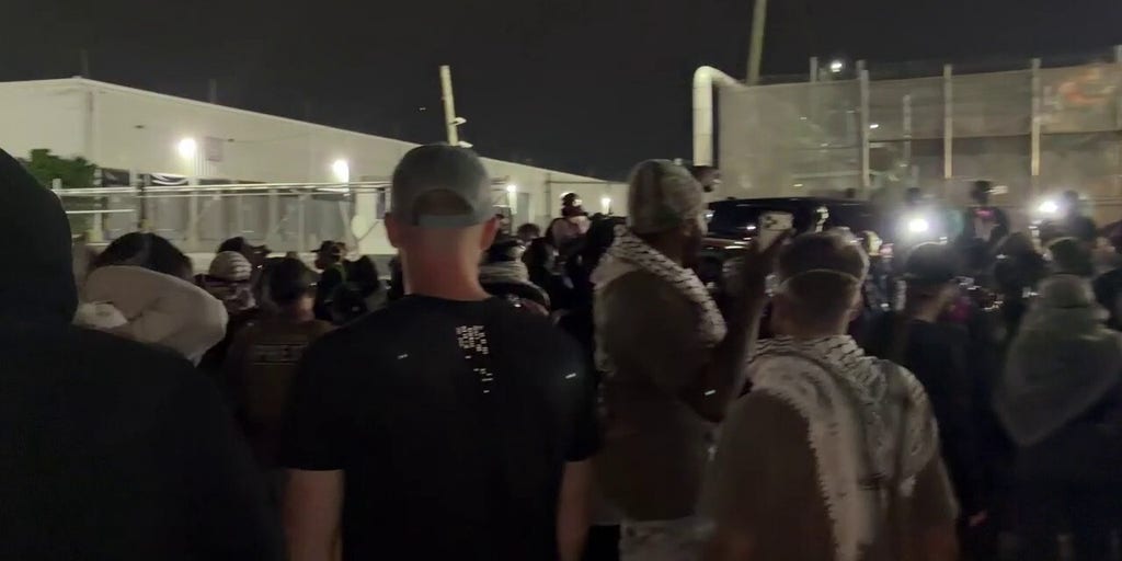 Anti-ICE agitators fortify barricades amid clashes at Delaney Hall detention center