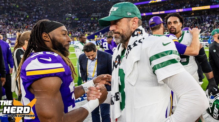 Aaron Jones addresses Vikings-Rodgers rumors & defends Aaron as still one of the top QBs in the league | The Herd