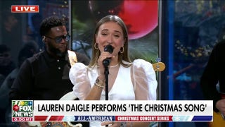 Lauren Daigle performs ‘The Christmas Song’ on ‘Fox & Friends’ - Fox News
