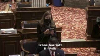 Un pastor que pasó a ser senador estatal y ahora se presenta al Congreso recita una oración musulmana en Iowa