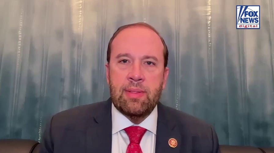 El presidente de la Comisión de Medios y Recursos de la Cámara de Representantes dice que « China » está «echando leña al fuego» de las protestas contra la IA