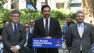 Mamdani laughs off heckler during announcement outside New York City Hall