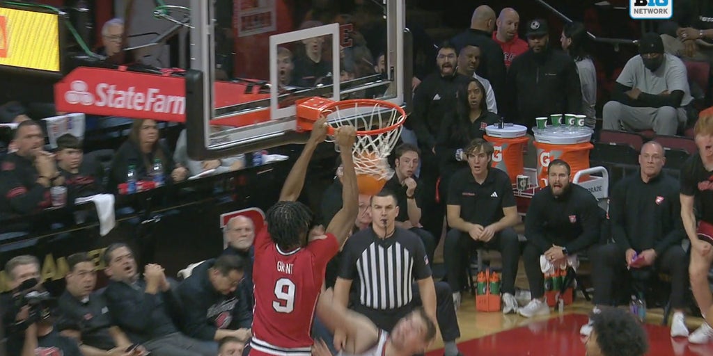 Rutgers' Dylan Grant throws down vicious slam dunk over an Illinois defender