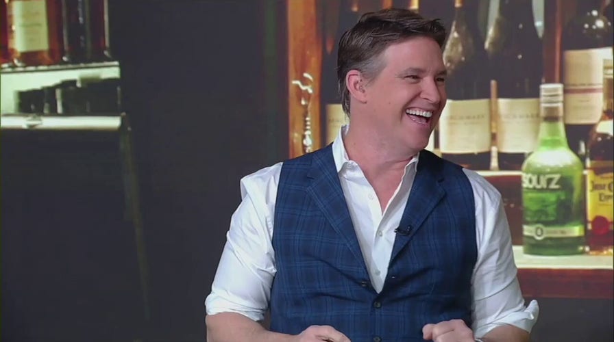 Mixologist shakes things up on ‘Fox & Friends Weekend'