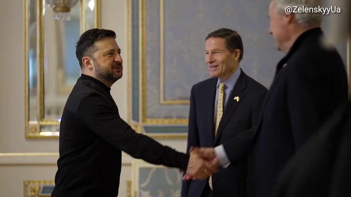 El presidente ucraniano Zelenskyy se reúne con dos senadores demócratas de EE. UU.