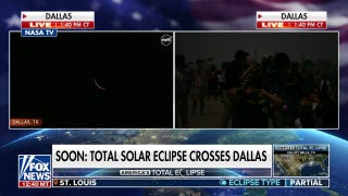 Crowd gasps as total solar eclipse hits Dallas - Fox News