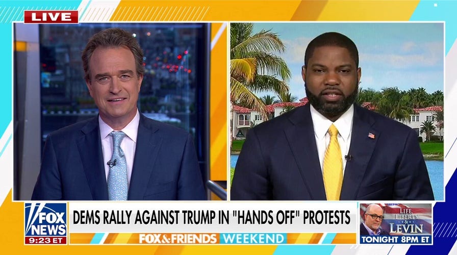 Speaker Johnson joins Trump as latest GOP member to back Byron Donalds for Florida Gov