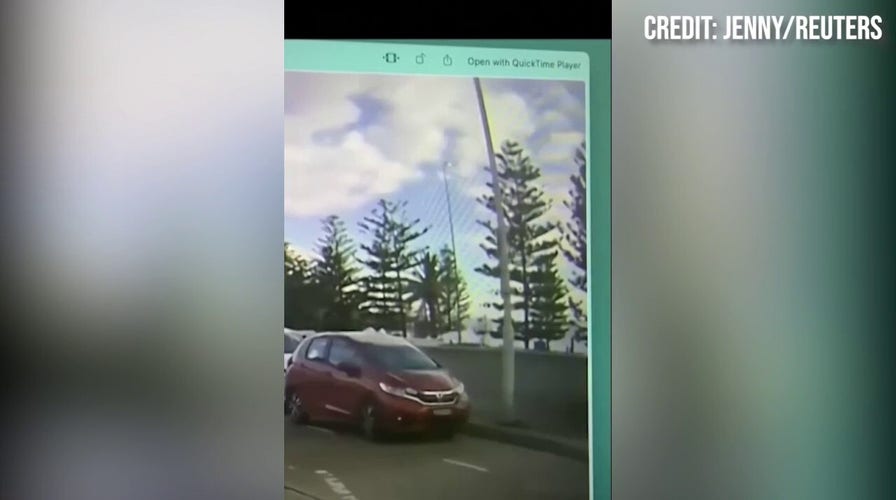 Bystanders seen confronting gunman successful Australia